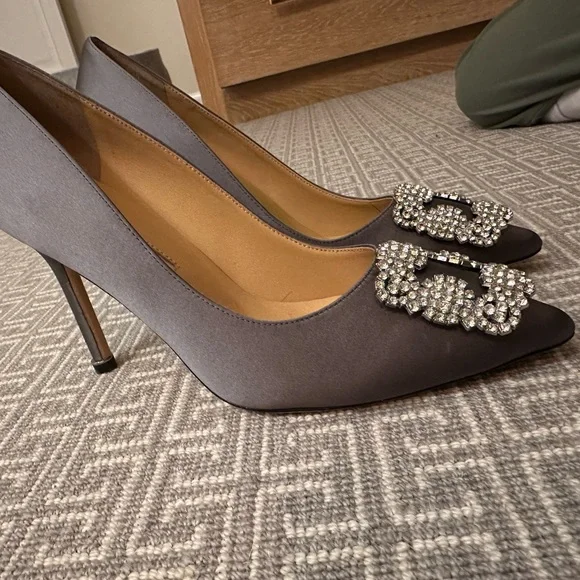 New Manolo Blahnik Hangisi Pump Satin Grey - Picture 4 of 8